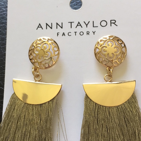 Gold tassle fringe earrings - Picture 3 of 3